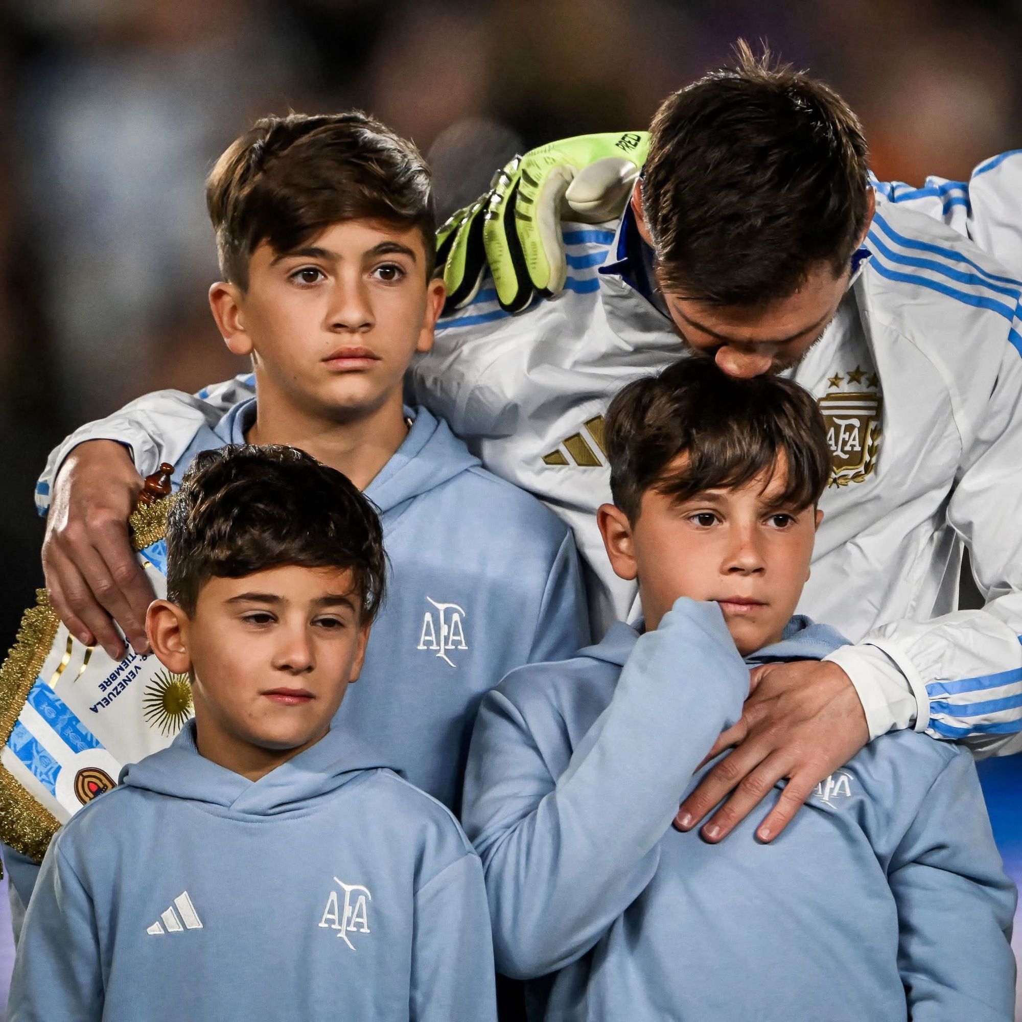 Messi bật khóc! - Ảnh 2