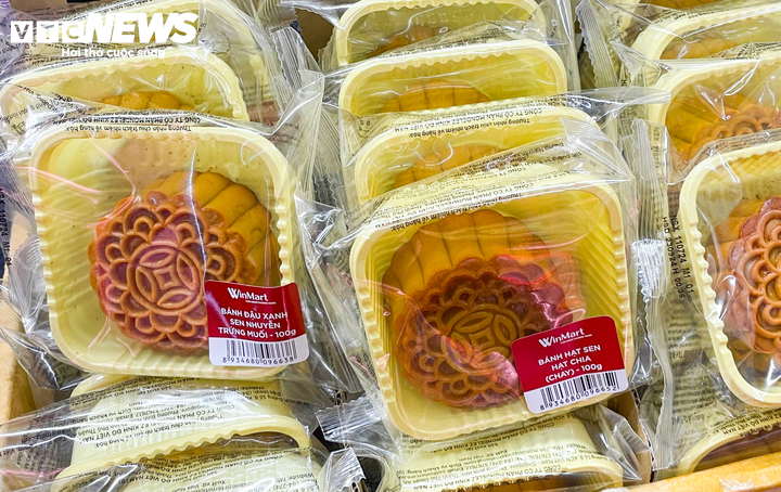 Đón rằm tháng Bảy, bánh trung thu lên kệ sớm - Ảnh 7