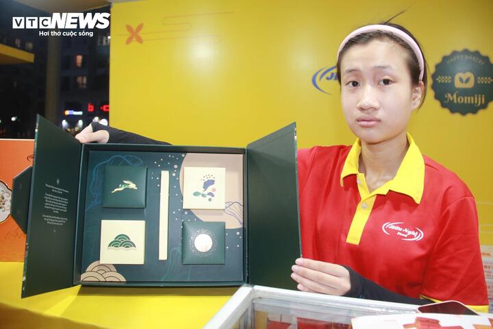 Chào sân sớm, bánh trung thu giá tiền triệu lộ diện - Ảnh 2