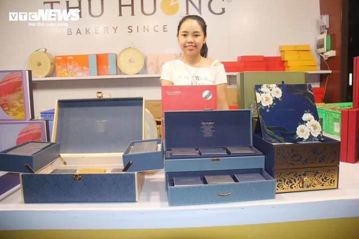 Chào sân sớm, bánh trung thu giá tiền triệu lộ diện - Ảnh 1