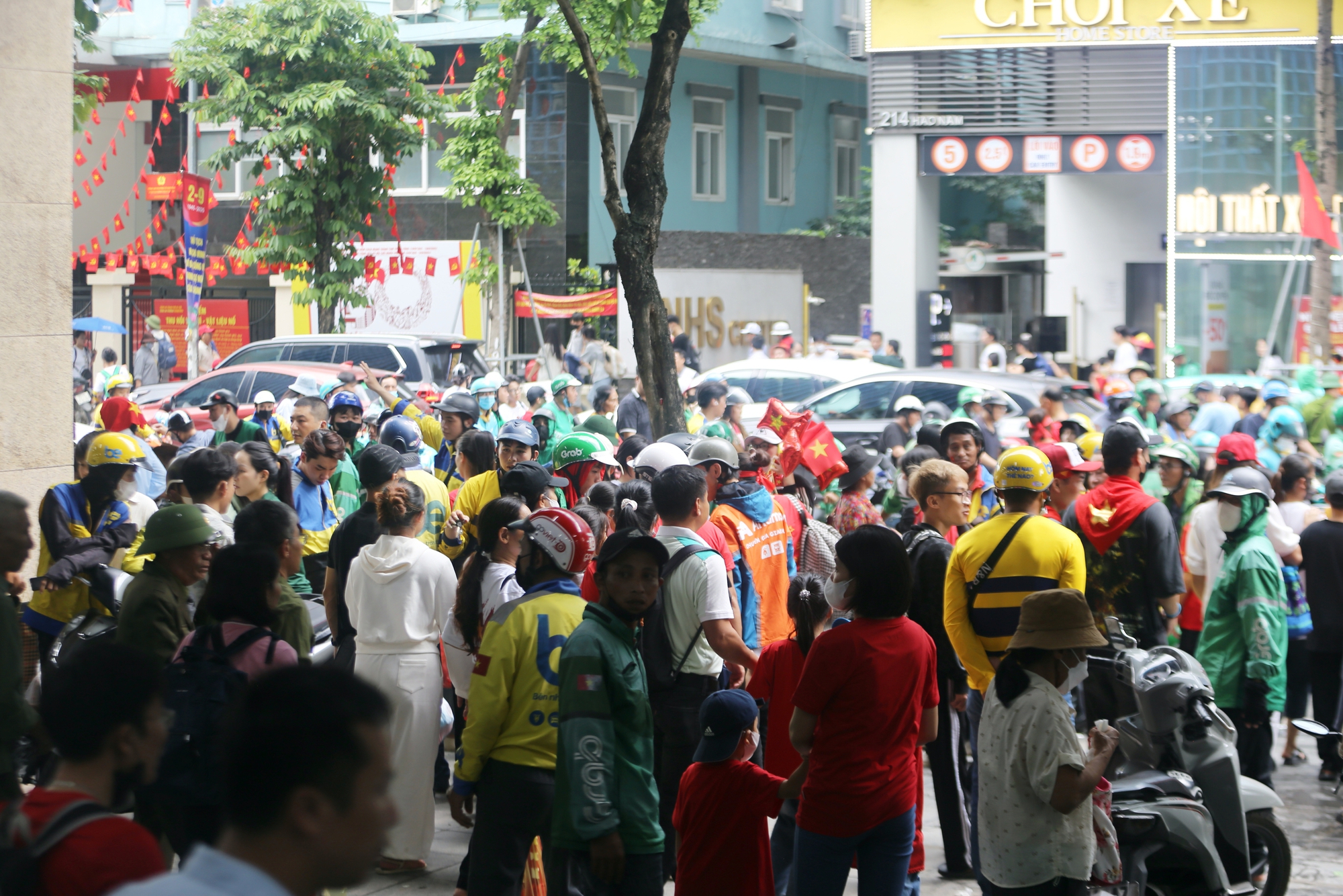 Miễn phí vé, ga tàu Cát Linh - Hà Đông chật kín khách đi xem diễu binh Quốc khánh 2-9 - Ảnh 12