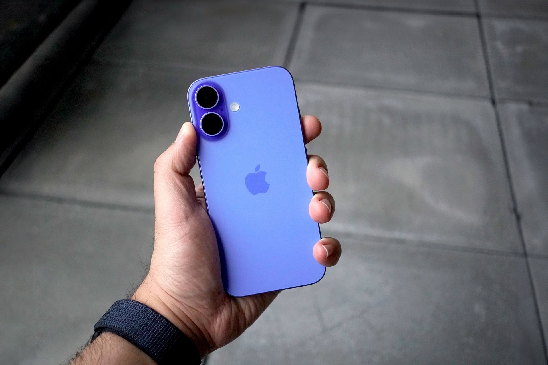 Bị chê dai dẳng suốt nhiều năm, cuối cùng iPhone 17 đã có tính năng mà đến "điện thoại giá 3 triệu" còn có - Ảnh 3