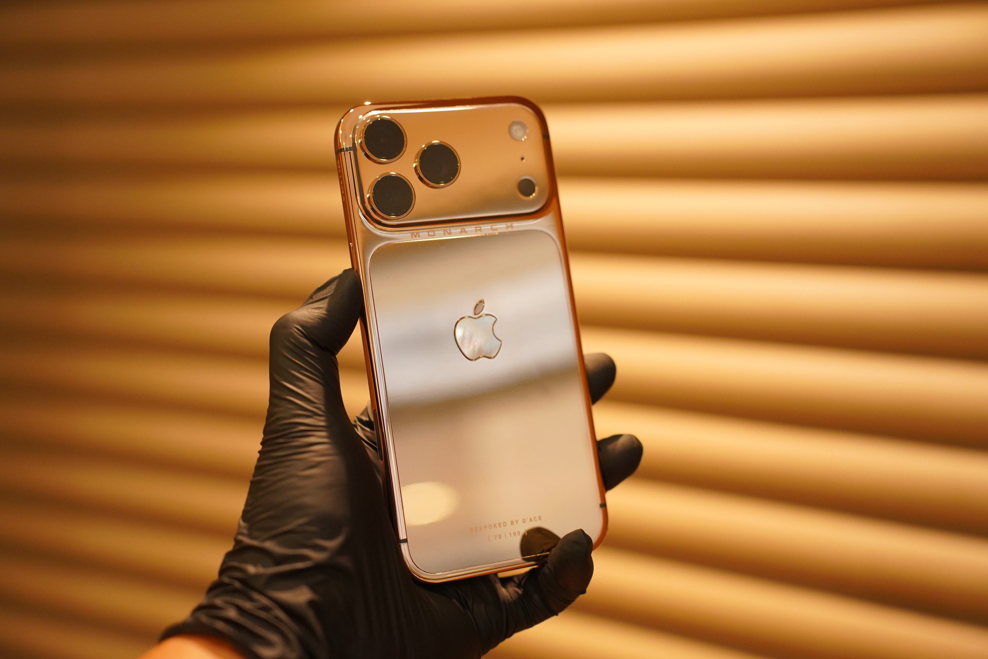 iPhone Air đã có phiên bản giới hạn sau khi mở bán được 1 tuần: Mạ xanh ngọc lục bảo, do nghệ nhân Việt chế tác - Ảnh 9