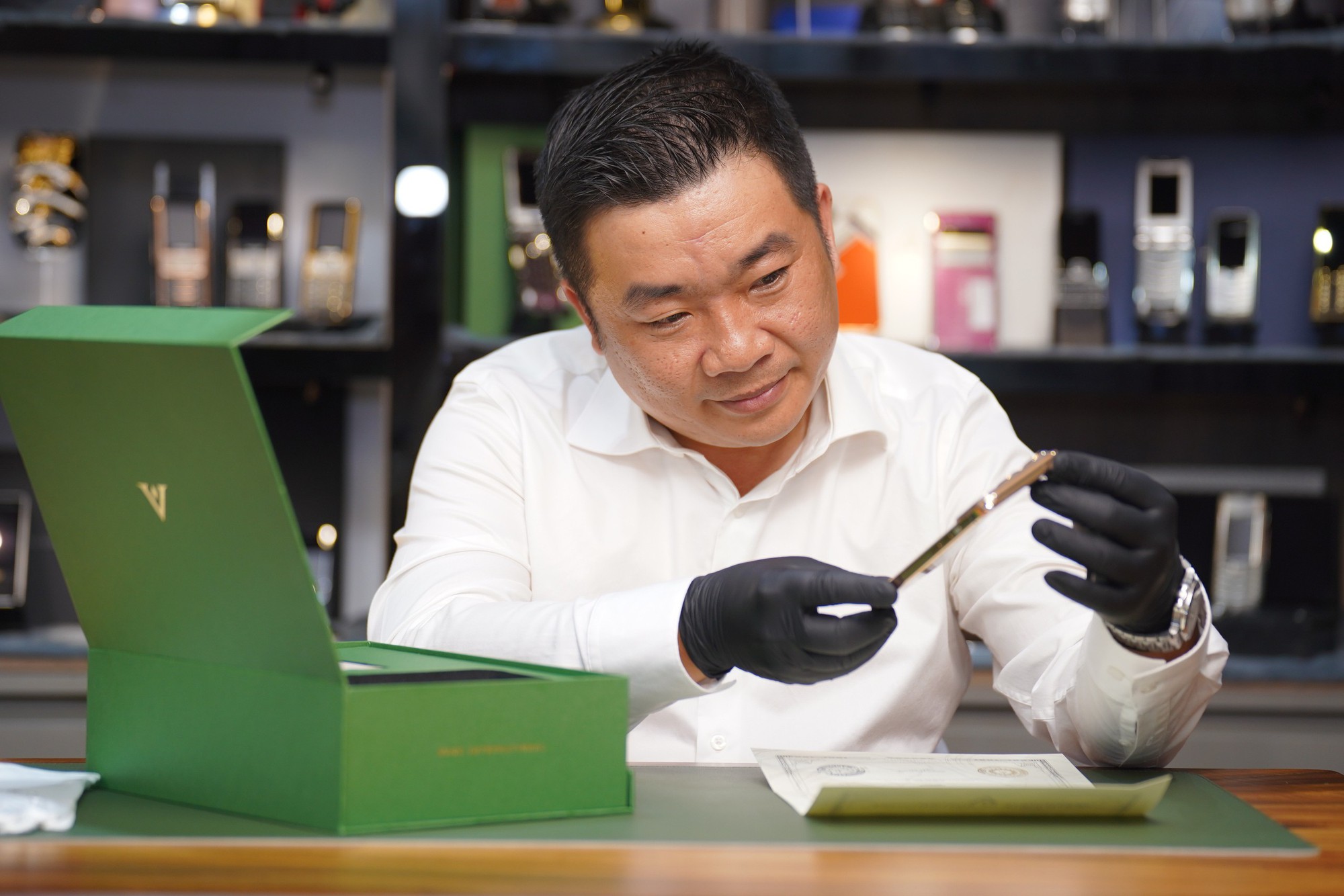 iPhone Air đã có phiên bản giới hạn sau khi mở bán được 1 tuần: Mạ xanh ngọc lục bảo, do nghệ nhân Việt chế tác - Ảnh 10