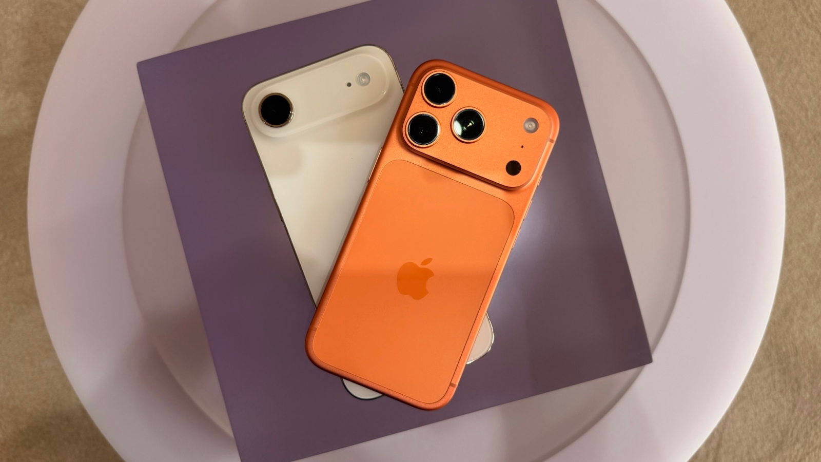 Trên tay iPhone Air siêu mỏng và iPhone 17 Pro Max màu Cam Vũ trụ, có xấu thật không? - Ảnh 9