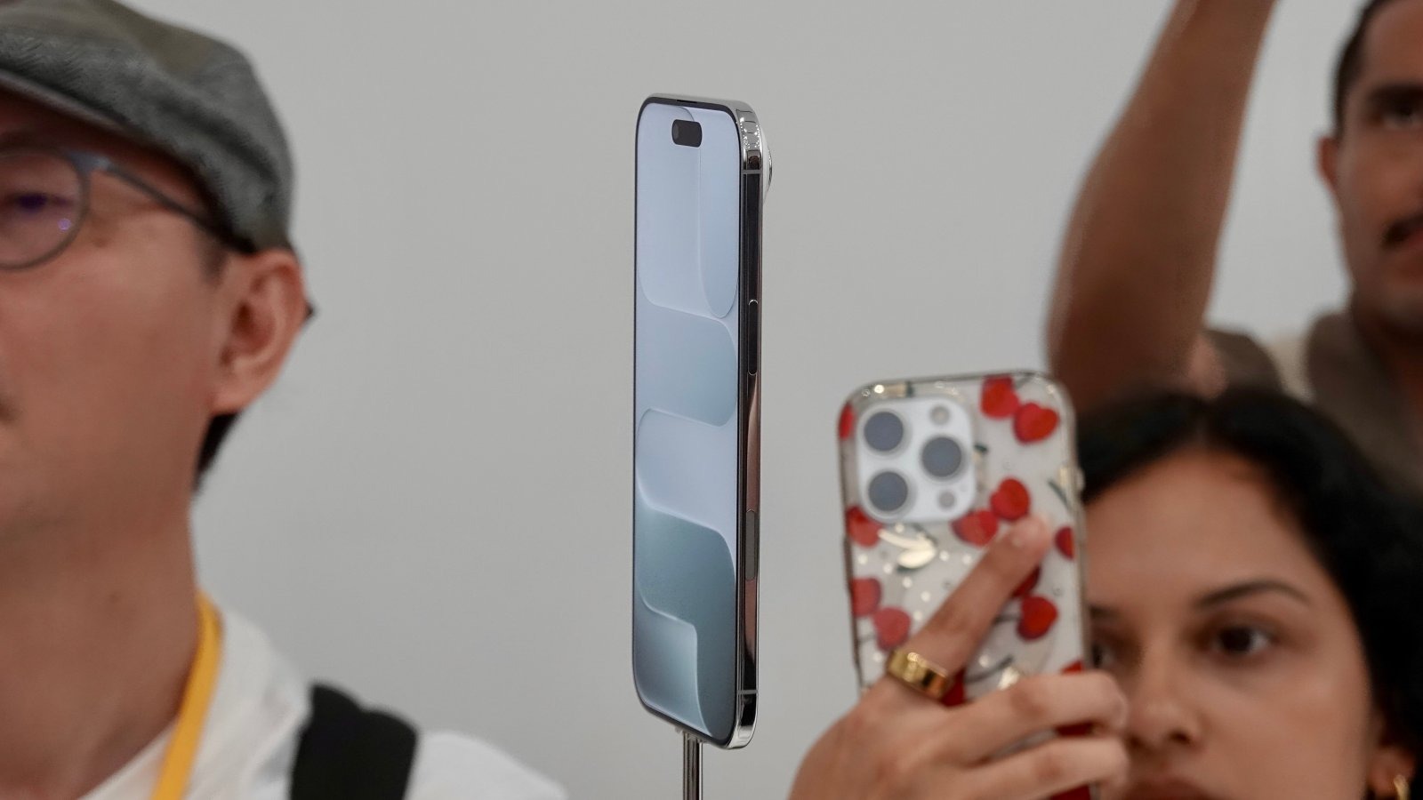 Apple lần đầu ra mắt iPhone Air siêu mỏng, giá từ 32 triệu tại Việt Nam - Ảnh 4