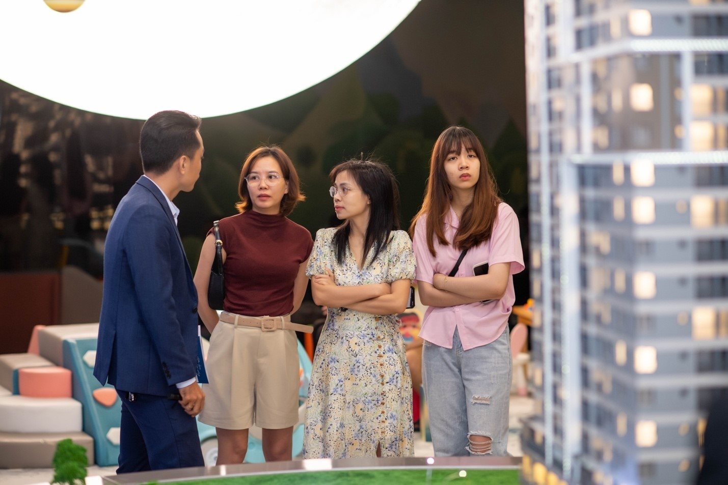 Giá căn hộ ở khu vực phía Nam tăng, mức giá từ 30-40 triệu đồng/m2 ngày càng hiếm - Ảnh 1