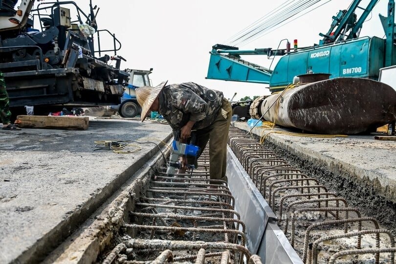 Thủ tướng khen 'kỳ tích' hồi sinh thần tốc cầu Phong Châu của DN Quốc phòng: Tiết kiệm 300 tỷ, xong trong 10 tháng, 5 ngày nữa khánh thành - Ảnh 2