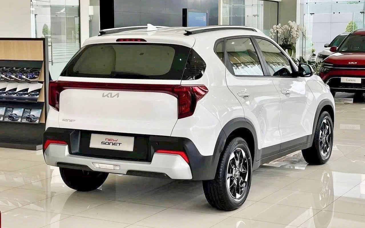 Kia Sonet thêm bản giá rẻ tại Việt Nam: Thực tế còn 493 triệu đồng tại đại lý, lược 3 tính năng, thêm cạnh tranh Raize, Venue - Ảnh 4