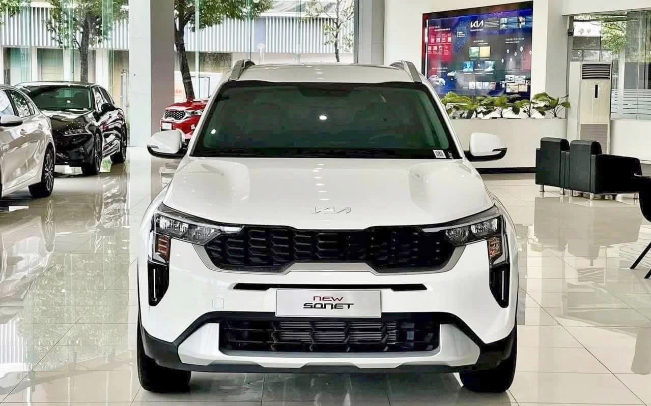 Kia Sonet thêm bản giá rẻ tại Việt Nam: Thực tế còn 493 triệu đồng tại đại lý, lược 3 tính năng, thêm cạnh tranh Raize, Venue - Ảnh 2