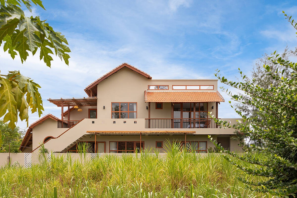 Ngôi nhà chạm vào ký ức bằng ngôn ngữ kiến trúc bản địa - Ảnh 1