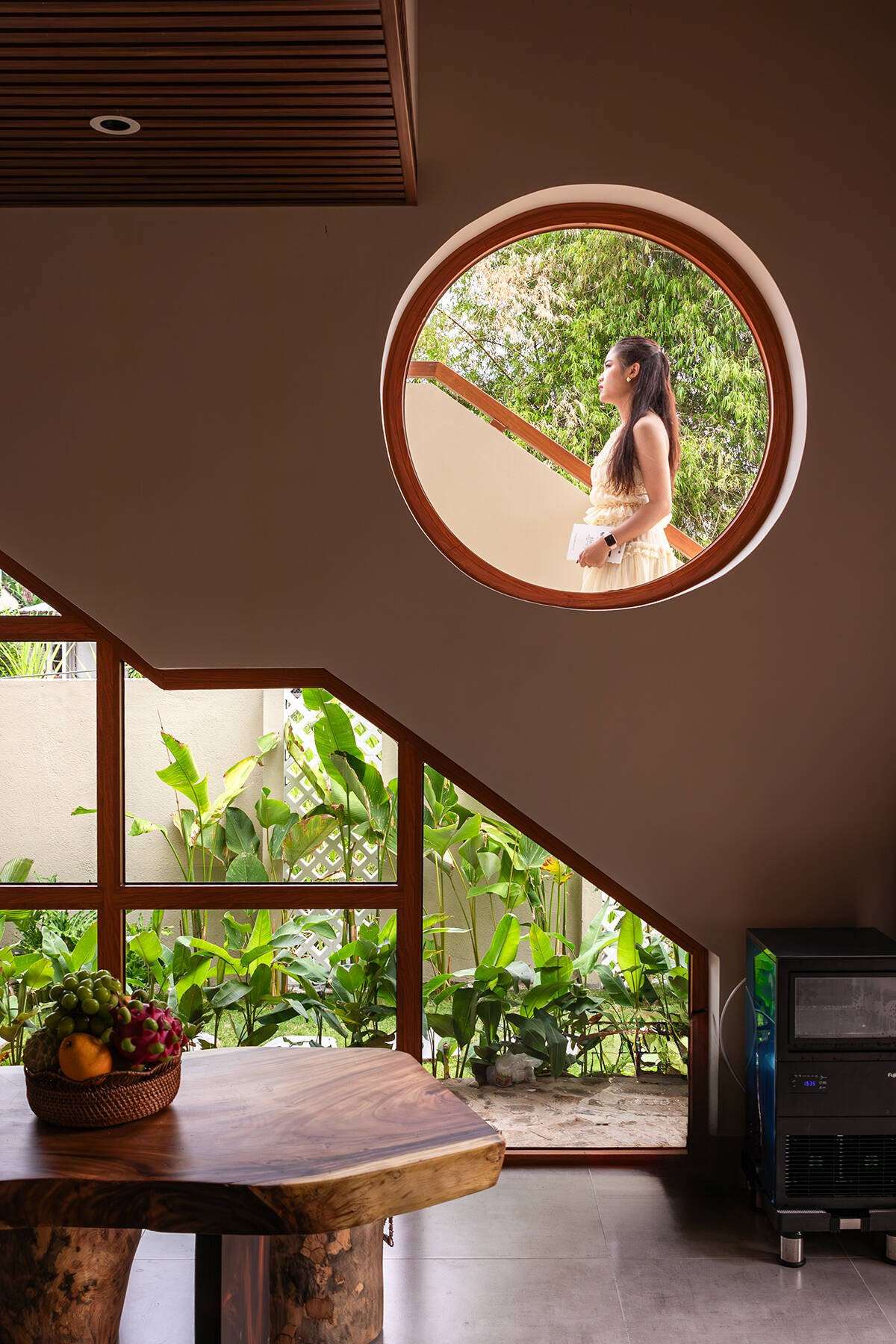 Ngôi nhà chạm vào ký ức bằng ngôn ngữ kiến trúc bản địa - Ảnh 7