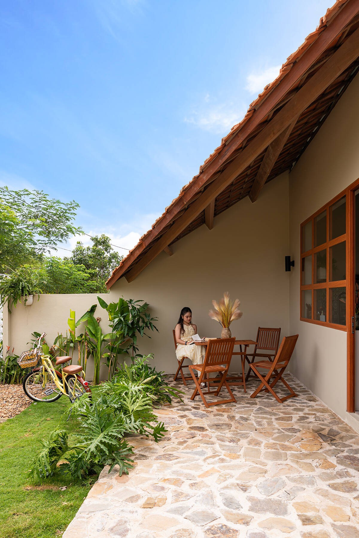 Ngôi nhà chạm vào ký ức bằng ngôn ngữ kiến trúc bản địa - Ảnh 9