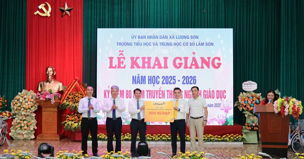 LPBank trao 300 xe đạp cho học sinh nghèo Đất Tổ nhân dịp khai giảng