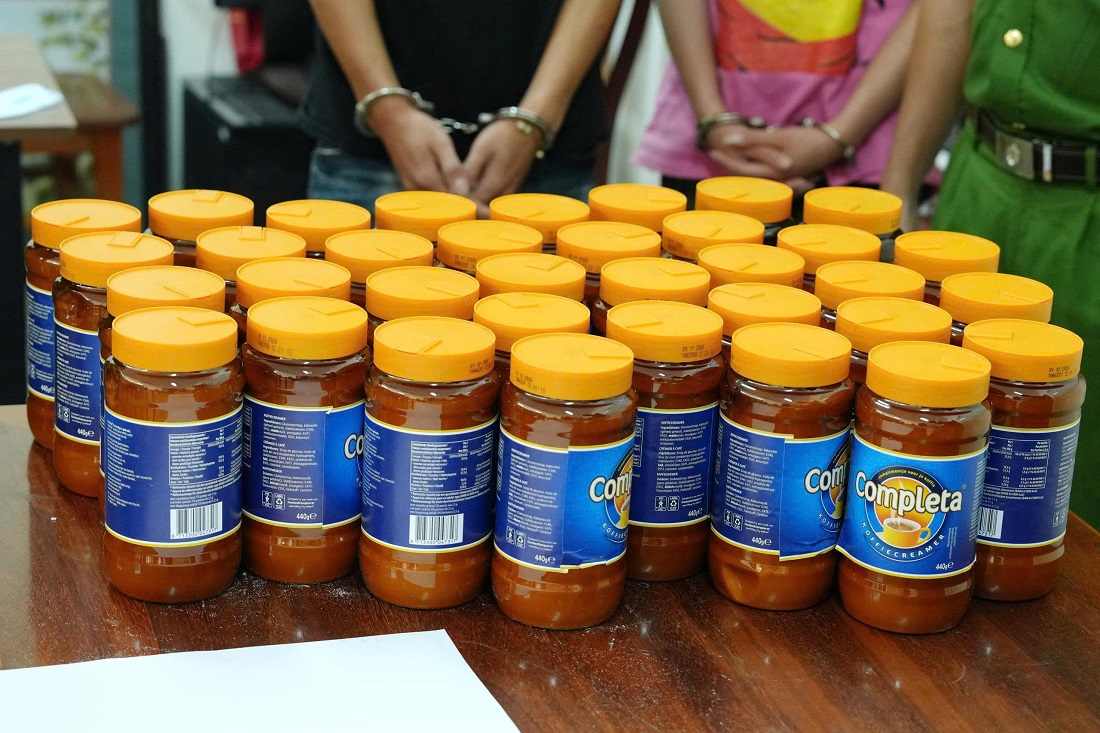 Bí mật "chết người" trong những hộp sữa gửi từ Châu Âu về qua đường hàng không - Ảnh 2