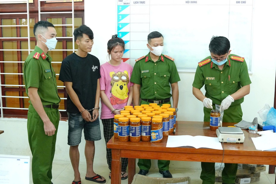 Bí mật "chết người" trong những hộp sữa gửi từ Châu Âu về qua đường hàng không - Ảnh 1