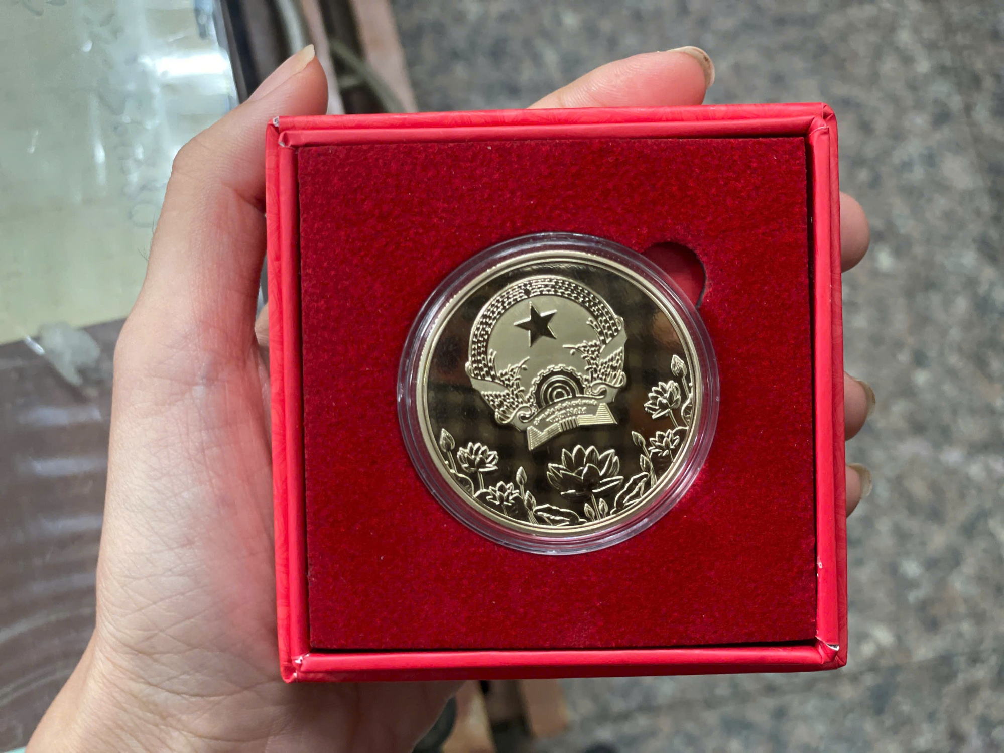 Đồng xu A80 "Tự hào Việt Nam" cháy hàng, nhiều người tiếc nuối vì không mua được - Ảnh 7