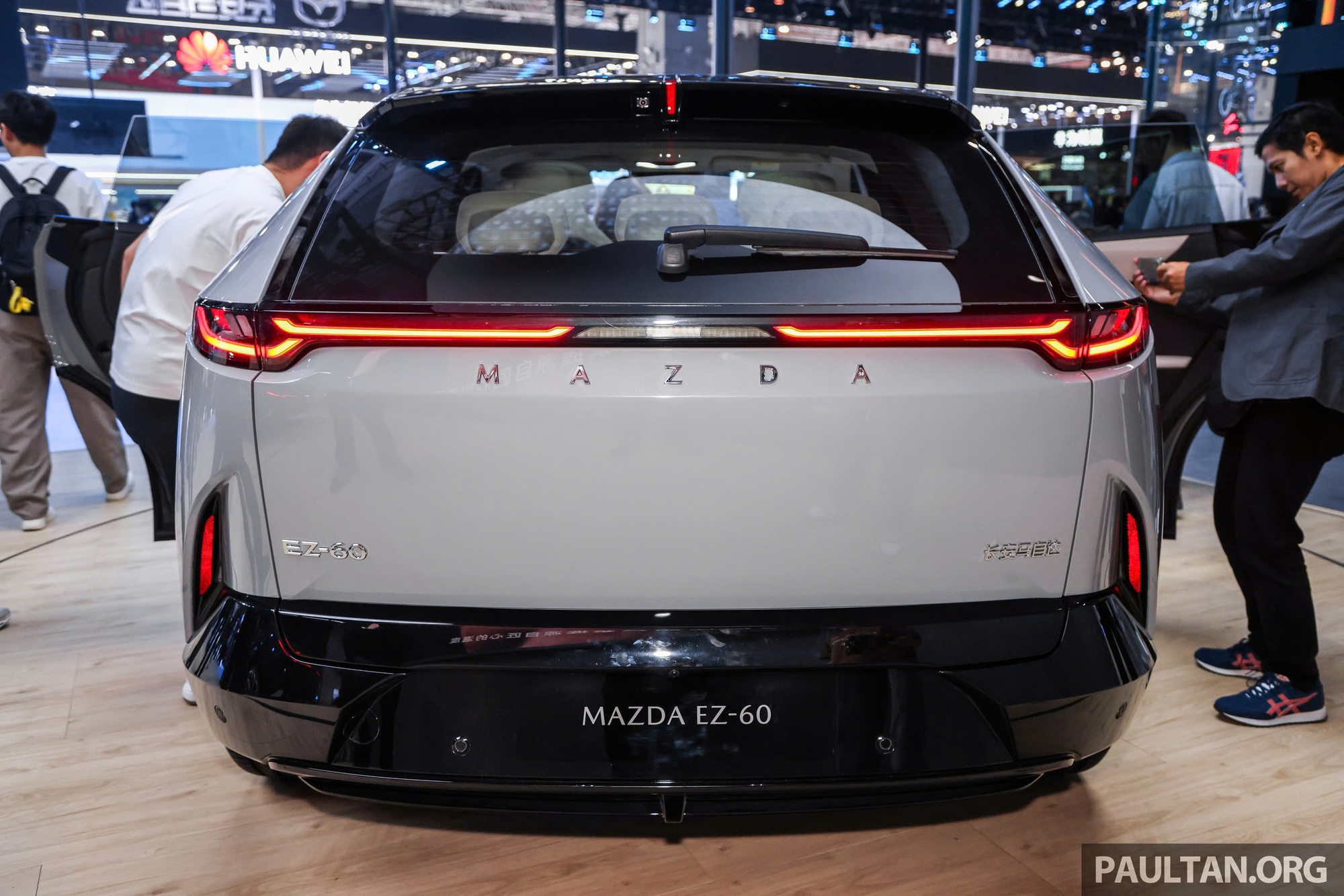 Mazda CX-6e ra mắt: Giá quy đổi từ 445 triệu đồng, lớn hơn CX-5, màn hình 5K 26 inch, động cơ điện mạnh 255 mã lực, chạy 600km/sạc - Ảnh 6