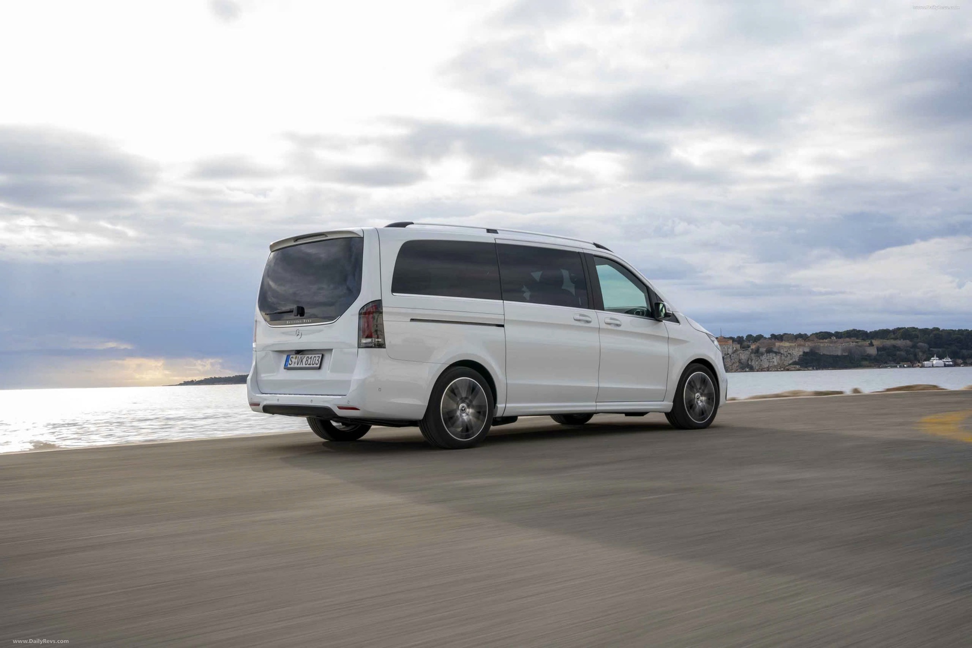 Mercedes-Benz V-Class 2025 nhận cọc tại đại lý: Giá từ gần 3,4 tỷ đồng, thiết kế mới, nội thất thương gia, đấu Alphard với giá rẻ hơn cả tỷ đồng - Ảnh 5