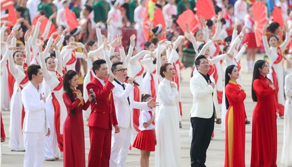 Gây xúc động khi xuất hiện tại quảng trường Ba Đình sáng 2/9, Mỹ Tâm đẳng cấp cỡ nào? - Ảnh 3