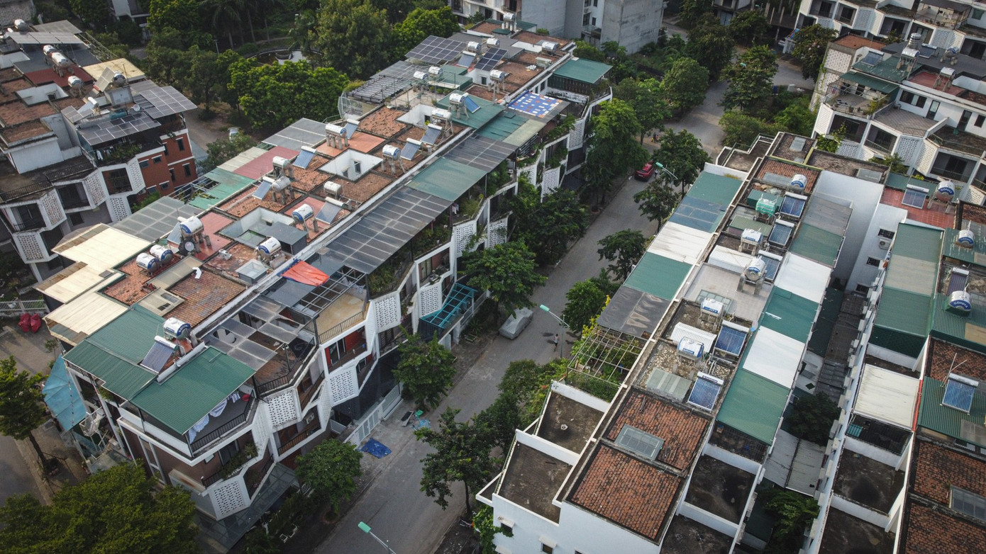 Khu biệt thự, nhà liền kề bị cơi nới, 'đội' tôn như khu tập thể cũ ở Hà Nội - Ảnh 3