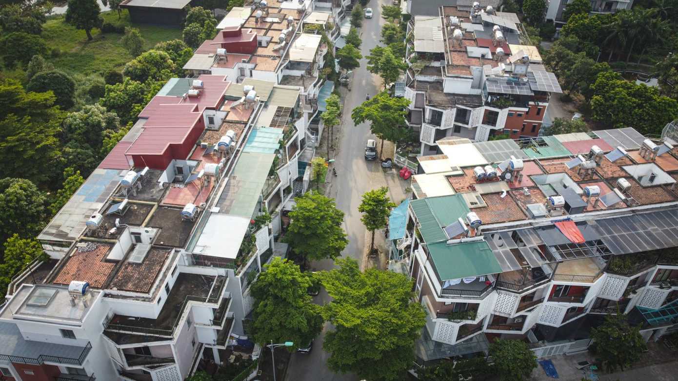 Khu biệt thự, nhà liền kề bị cơi nới, 'đội' tôn như khu tập thể cũ ở Hà Nội - Ảnh 2