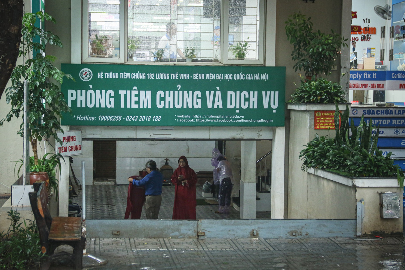 Mệt mỏi vì bơm xong lại ngập trong biệt thự chục tỉ ở Hà Nội - Ảnh 10