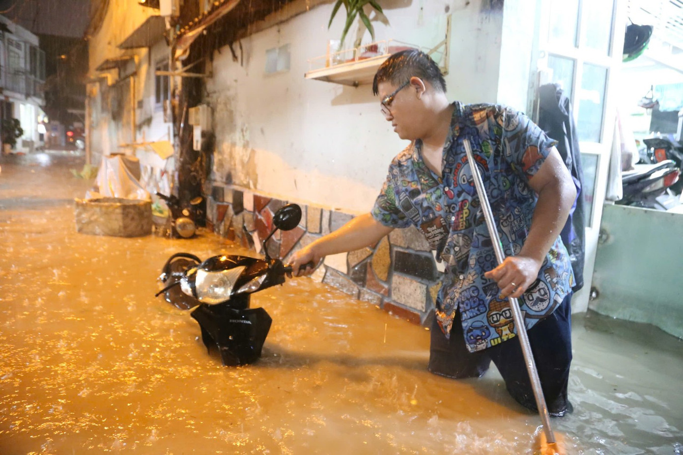 Cấp bách giải bài toán ‘cứ mưa là thành phố ngập sâu, tê liệt’ - Ảnh 3