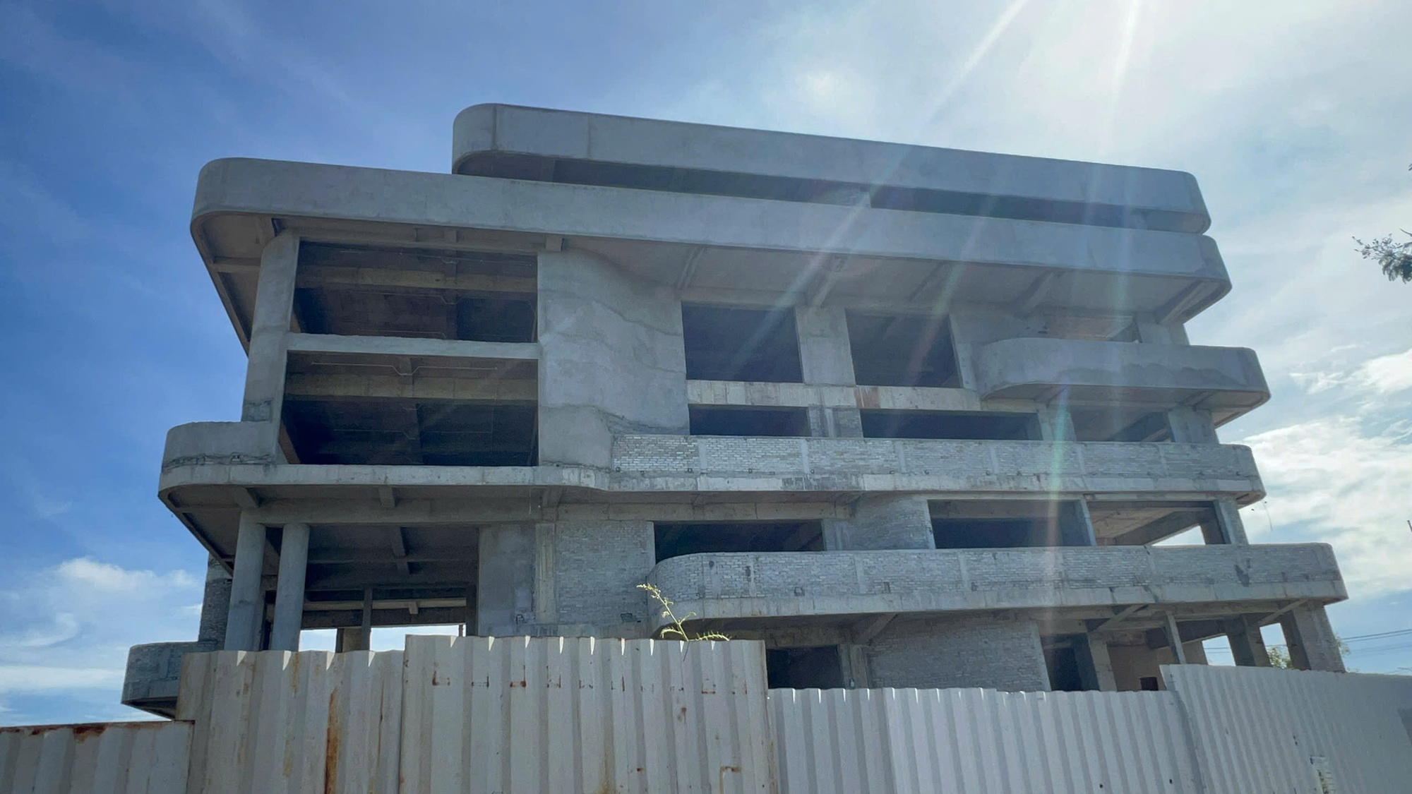 Hình ảnh dự án toà nhà CNTT Huế sau khi nhà thầu ở Hà Nội “tháo chạy” - Ảnh 6