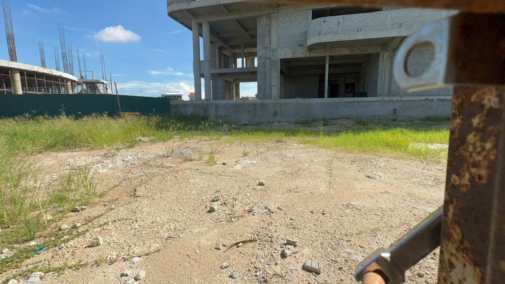 Hình ảnh dự án toà nhà CNTT Huế sau khi nhà thầu ở Hà Nội “tháo chạy” - Ảnh 7