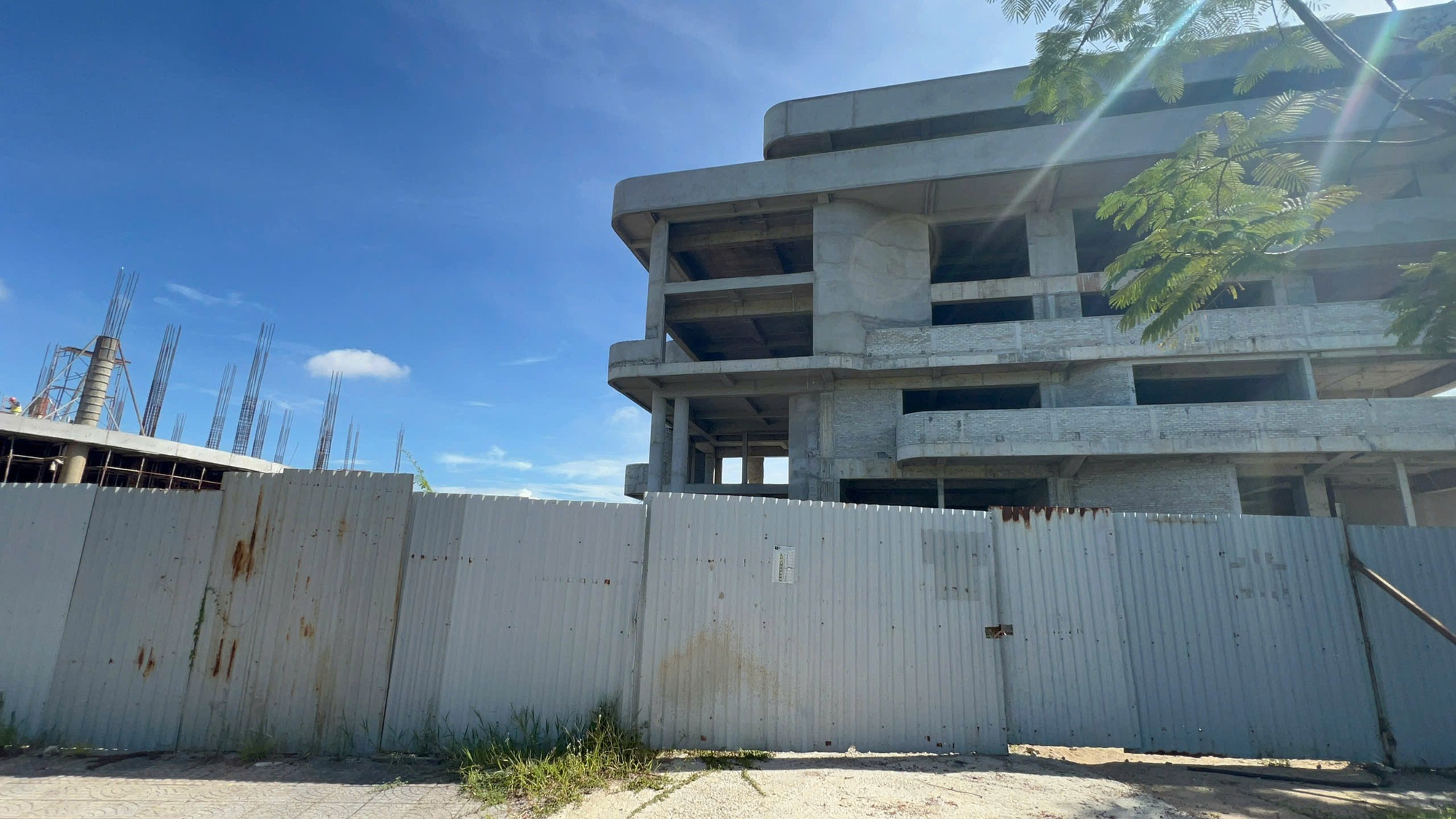 Hình ảnh dự án toà nhà CNTT Huế sau khi nhà thầu ở Hà Nội “tháo chạy” - Ảnh 4