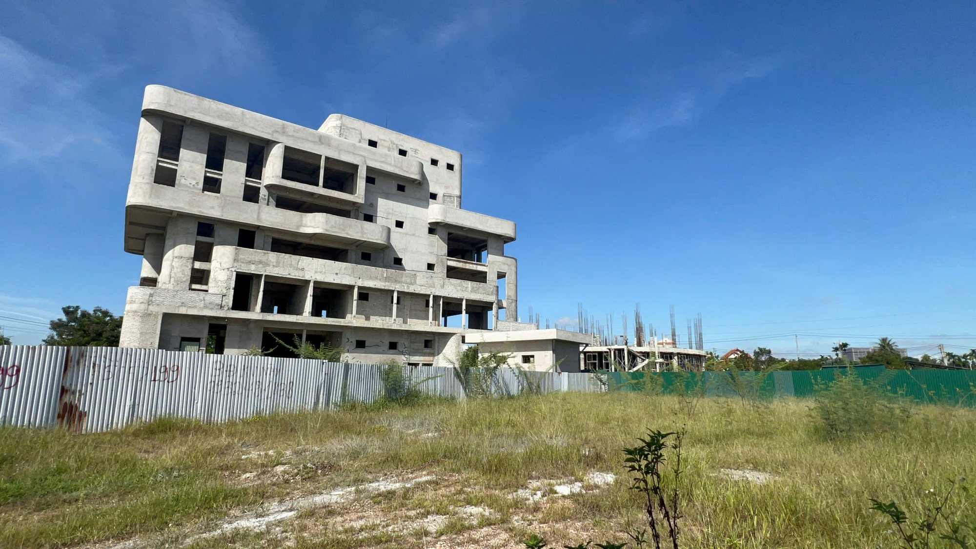 Hình ảnh dự án toà nhà CNTT Huế sau khi nhà thầu ở Hà Nội “tháo chạy” - Ảnh 8