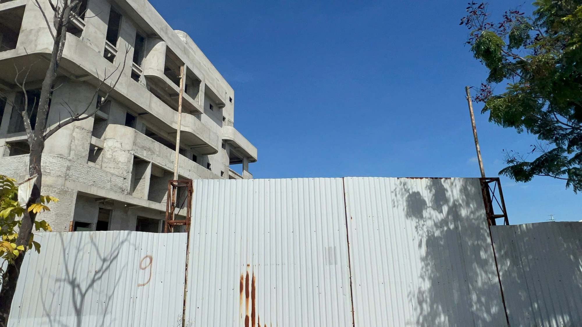 Hình ảnh dự án toà nhà CNTT Huế sau khi nhà thầu ở Hà Nội “tháo chạy” - Ảnh 3