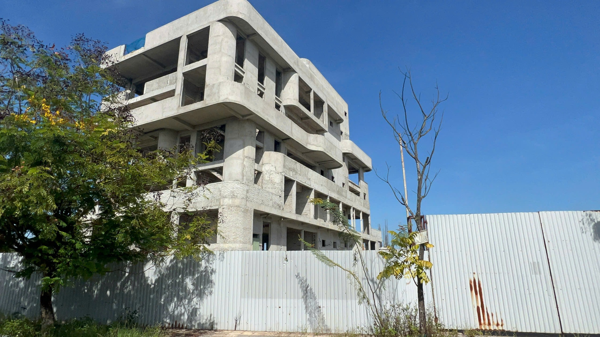 Hình ảnh dự án toà nhà CNTT Huế sau khi nhà thầu ở Hà Nội “tháo chạy” - Ảnh 5