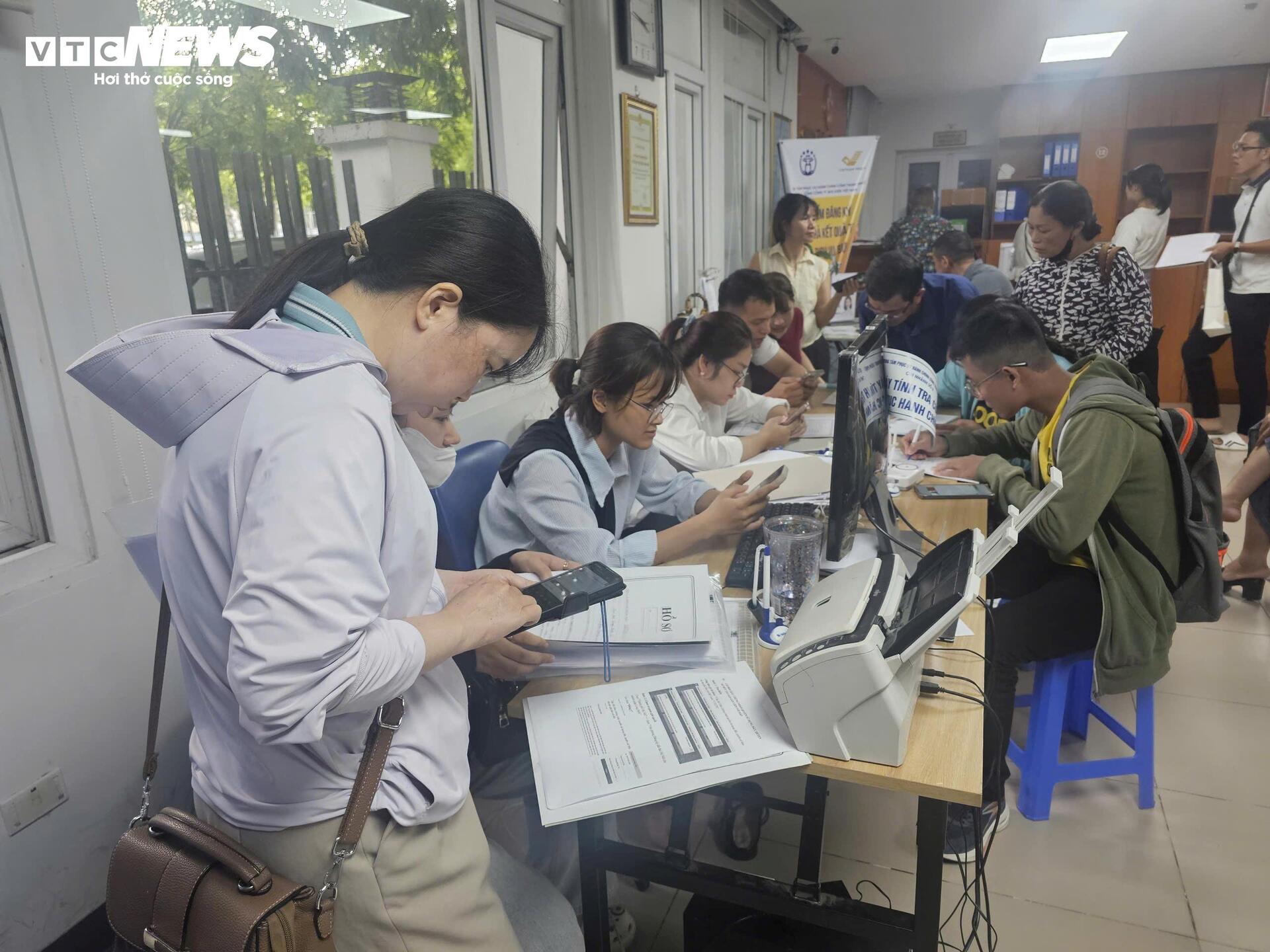 Bị lừa mất tiền, người mua nhà ở xã hội vẫn nghĩ ‘cò’ đã giúp mình - Ảnh 6