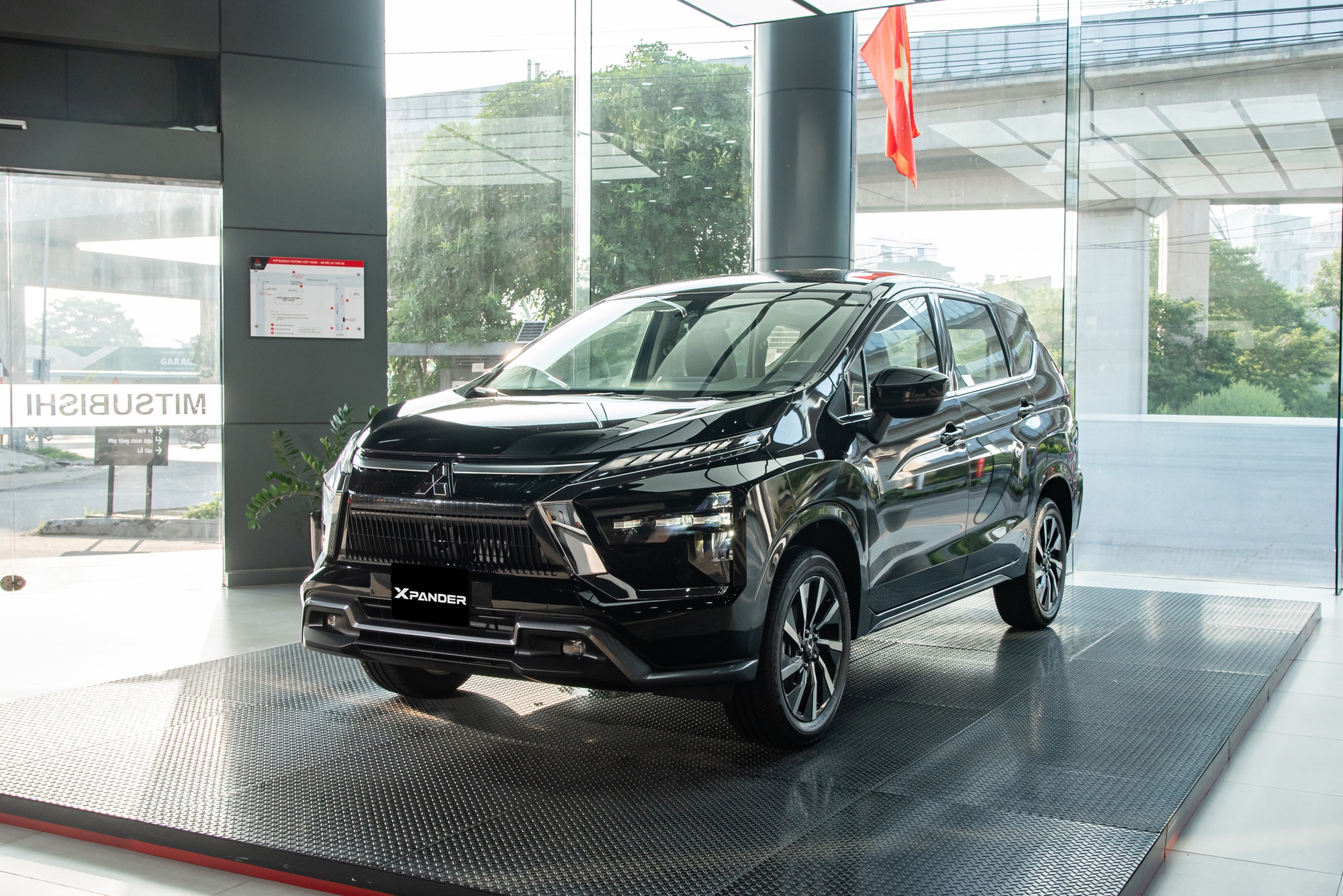 Soi kỹ từng khác biệt của Mitsubishi Xpander 2025 vừa ra mắt: Giá cao nhất 699 triệu, đã có 6 túi khí, màn hình điện tử - Ảnh 25