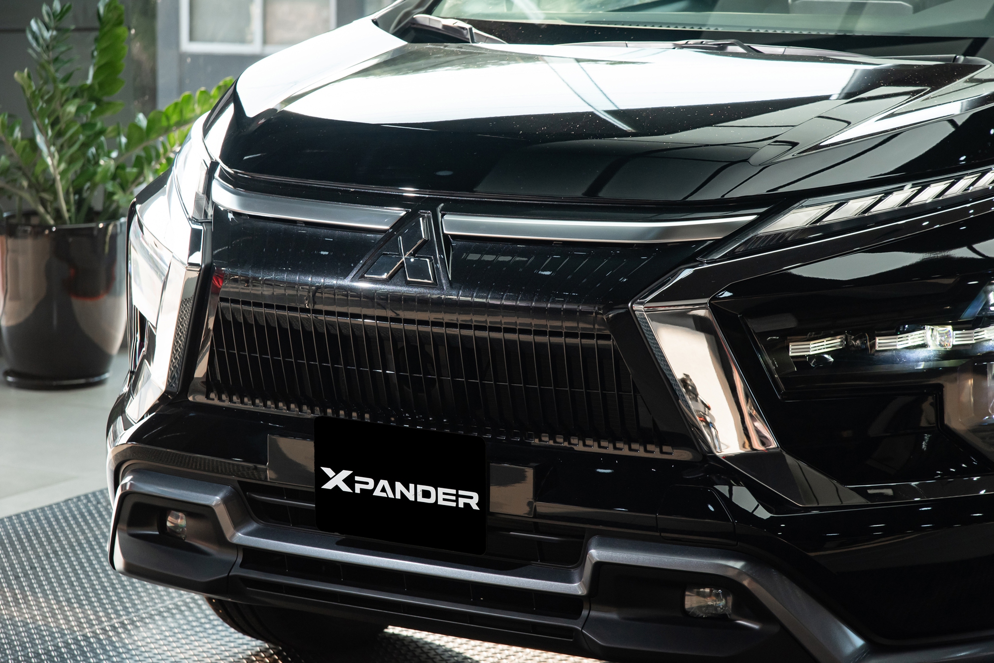 Soi kỹ từng khác biệt của Mitsubishi Xpander 2025 vừa ra mắt: Giá cao nhất 699 triệu, đã có 6 túi khí, màn hình điện tử - Ảnh 3