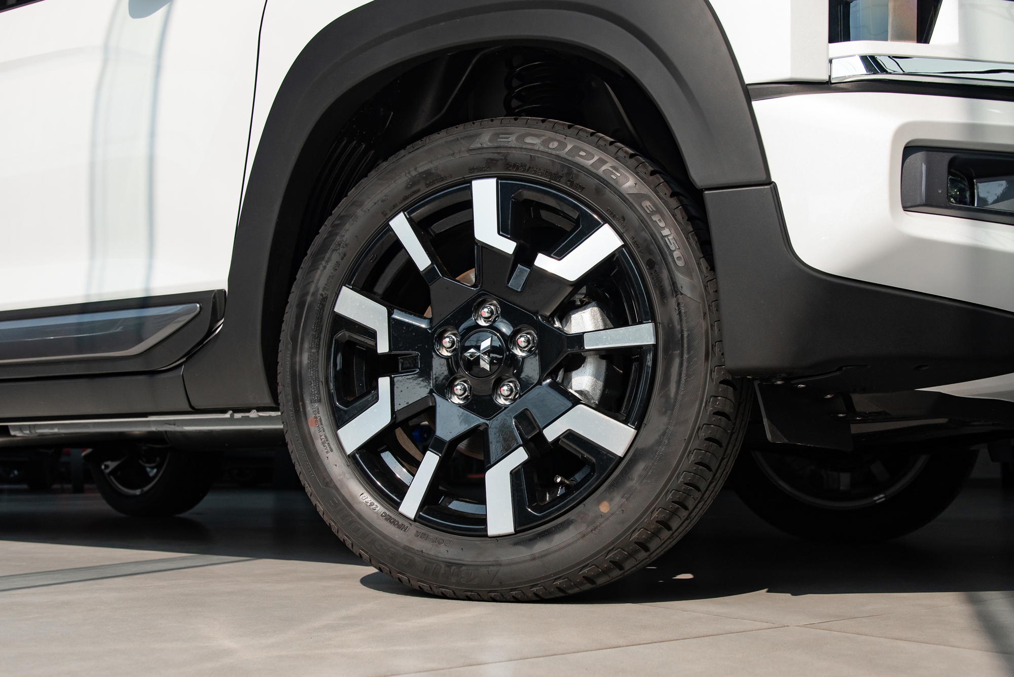 Soi kỹ từng khác biệt của Mitsubishi Xpander 2025 vừa ra mắt: Giá cao nhất 699 triệu, đã có 6 túi khí, màn hình điện tử - Ảnh 10