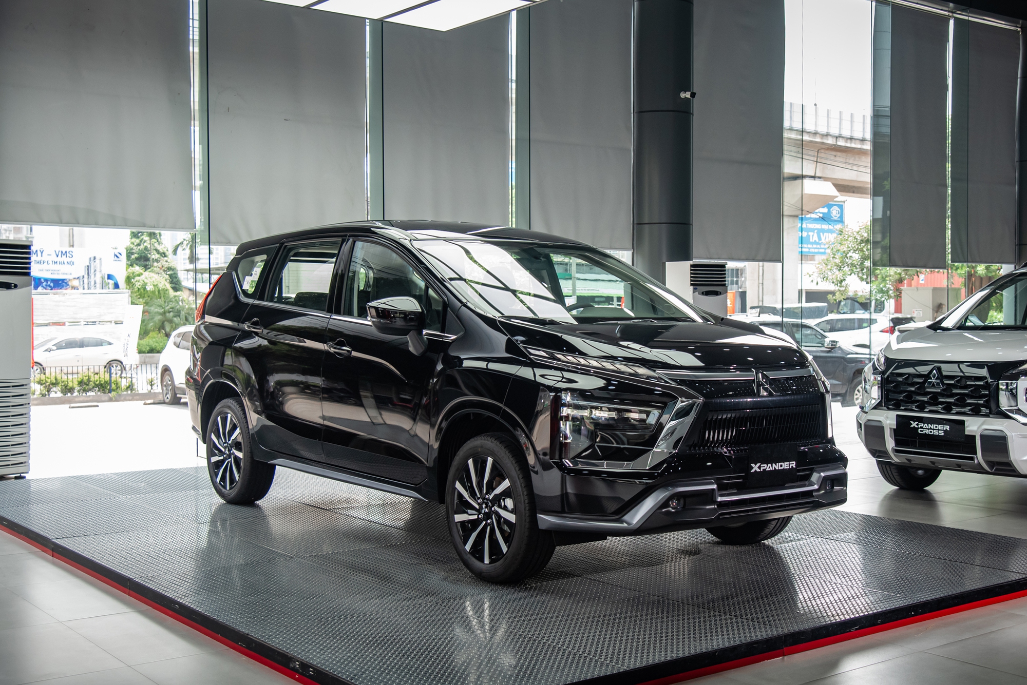 Soi kỹ từng khác biệt của Mitsubishi Xpander 2025 vừa ra mắt: Giá cao nhất 699 triệu, đã có 6 túi khí, màn hình điện tử - Ảnh 22