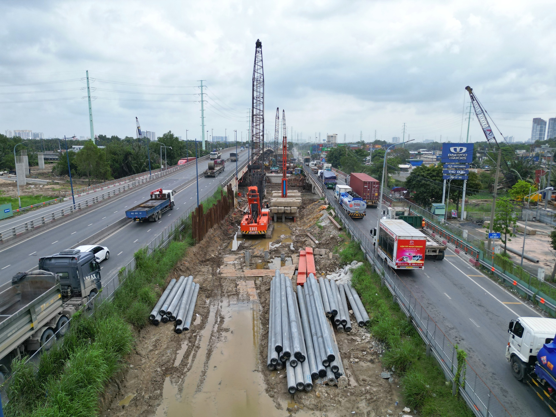 Loạt dự án ở TP.HCM chậm tiến độ, có công trình 10 năm vẫn chưa về đích - Ảnh 1