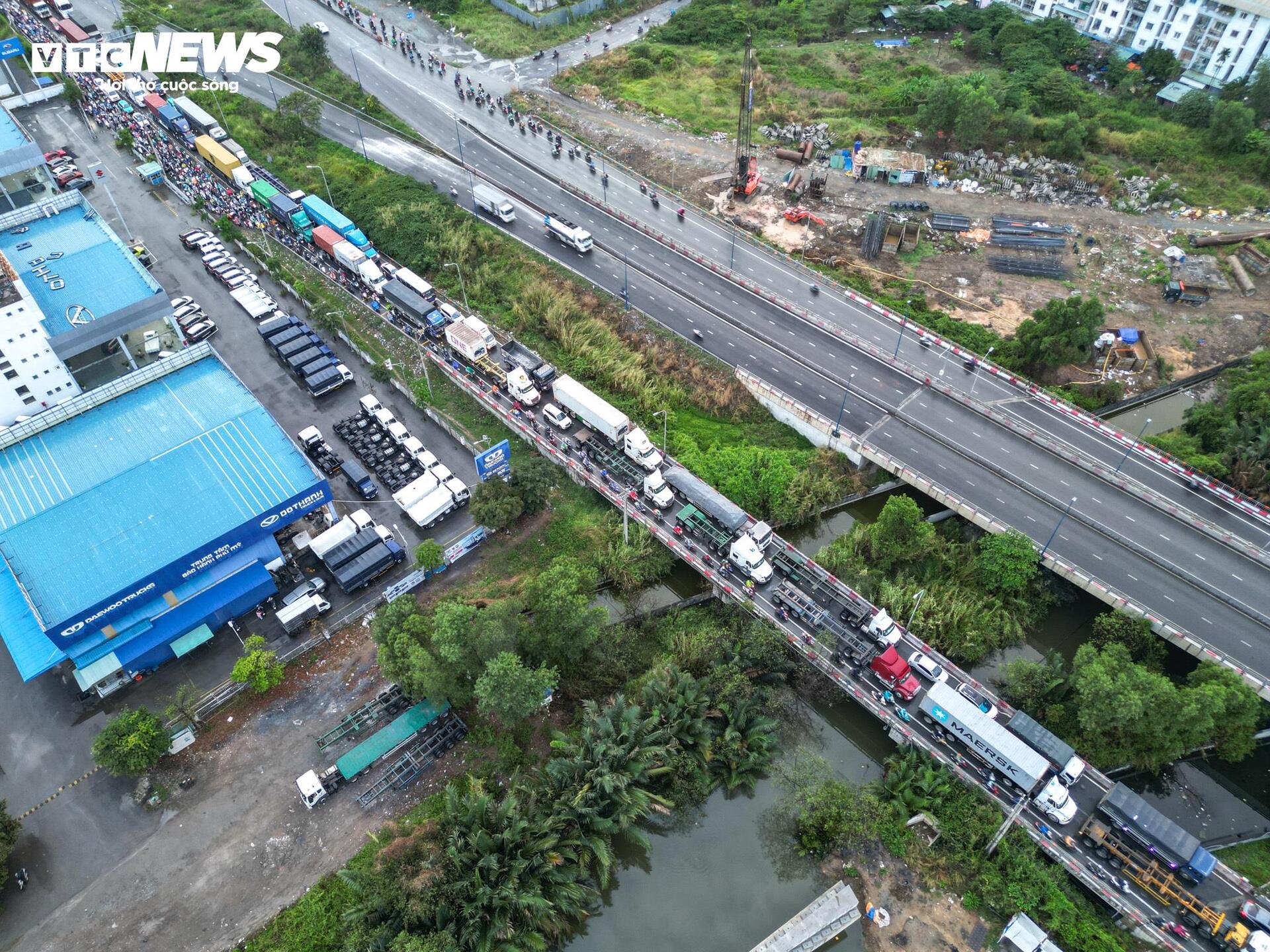 Loạt dự án ở TP.HCM chậm tiến độ, có công trình 10 năm vẫn chưa về đích - Ảnh 2