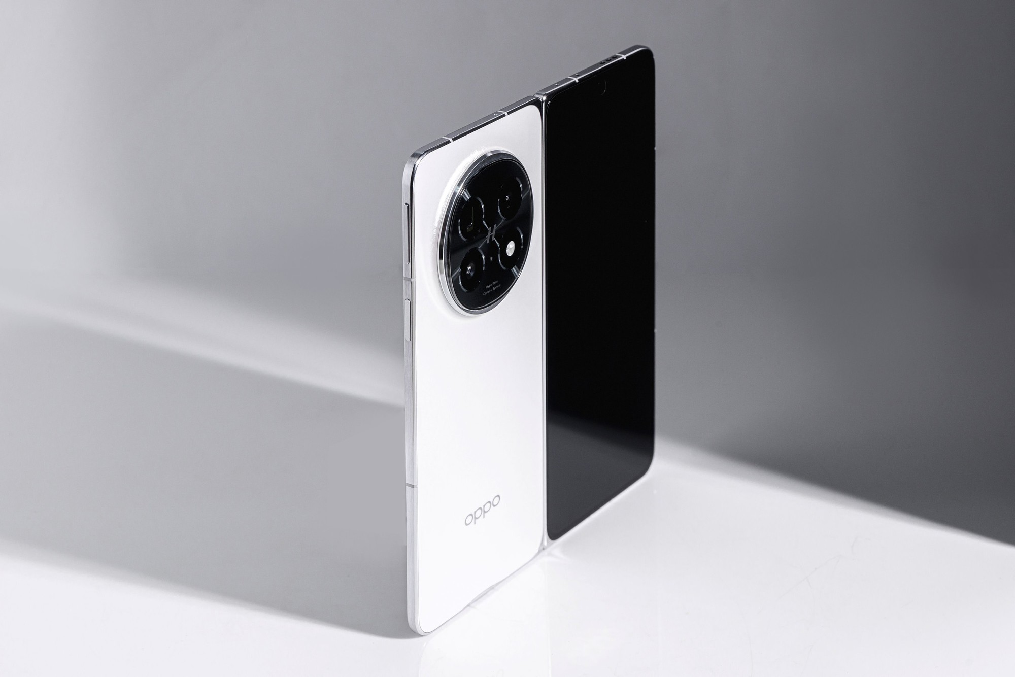 Nhìn lại chặng đường phát triển của smartphone gập: Đã cải tiến và đi xa đến mức nào? - Ảnh 4