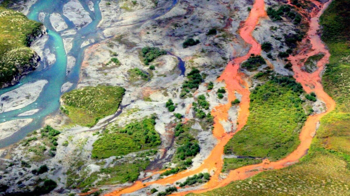 Các con sông ở Bắc Cực chuyển sang màu cam bí ẩn: Khoa học tìm ra lời giải - Ảnh 1