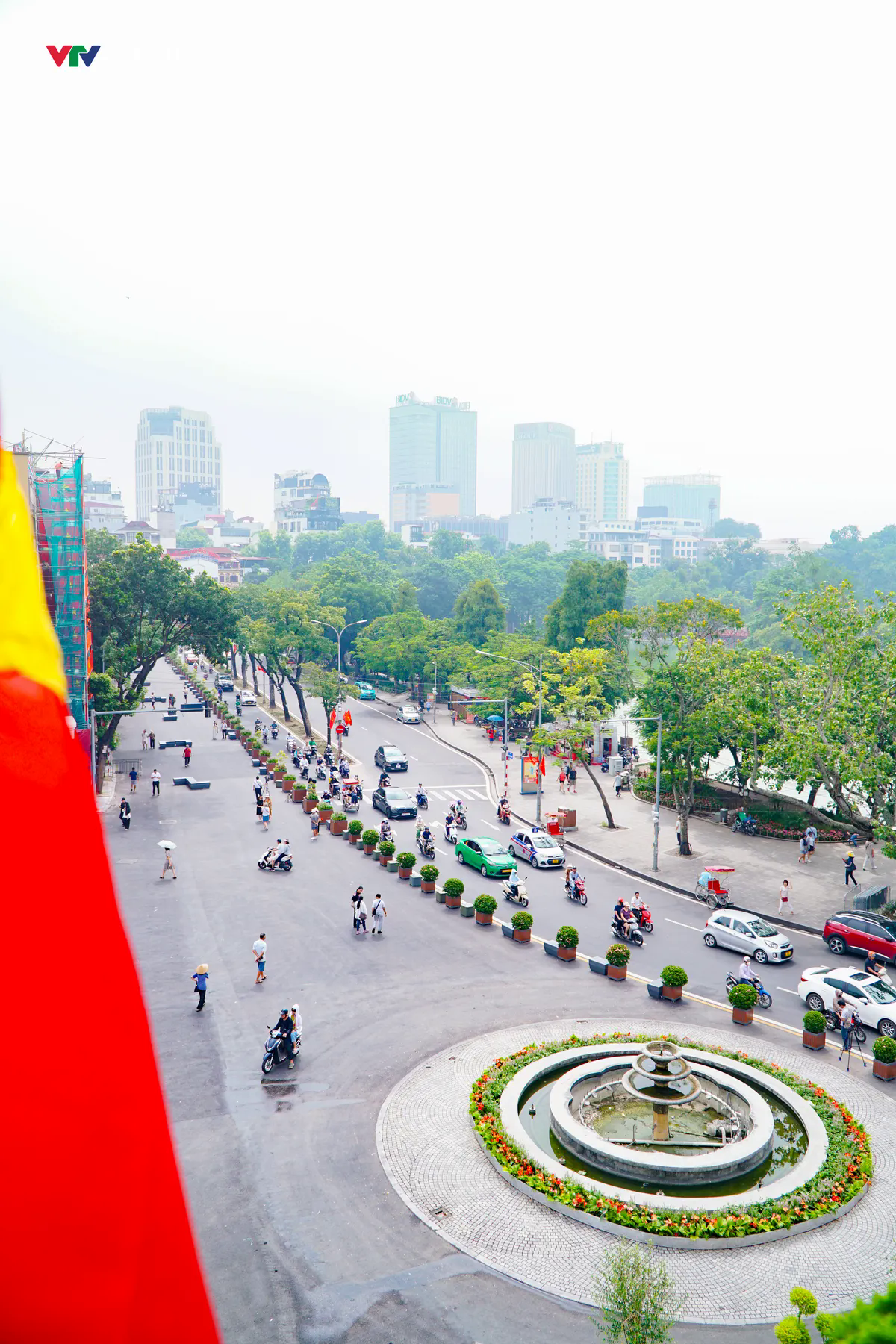 Quảng trường Đông Kinh Nghĩa Thục khoác lên mình diện mạo mới - Ảnh 15