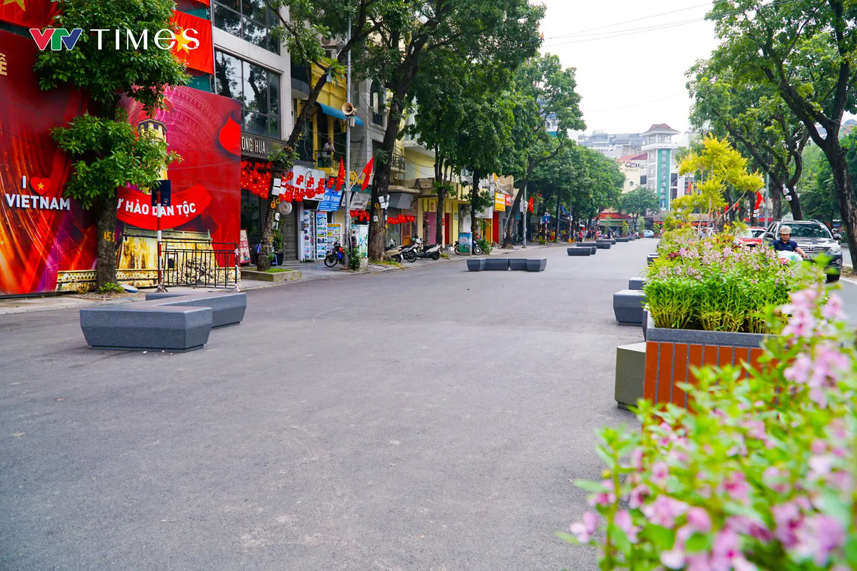 Quảng trường Đông Kinh Nghĩa Thục khoác lên mình diện mạo mới - Ảnh 9