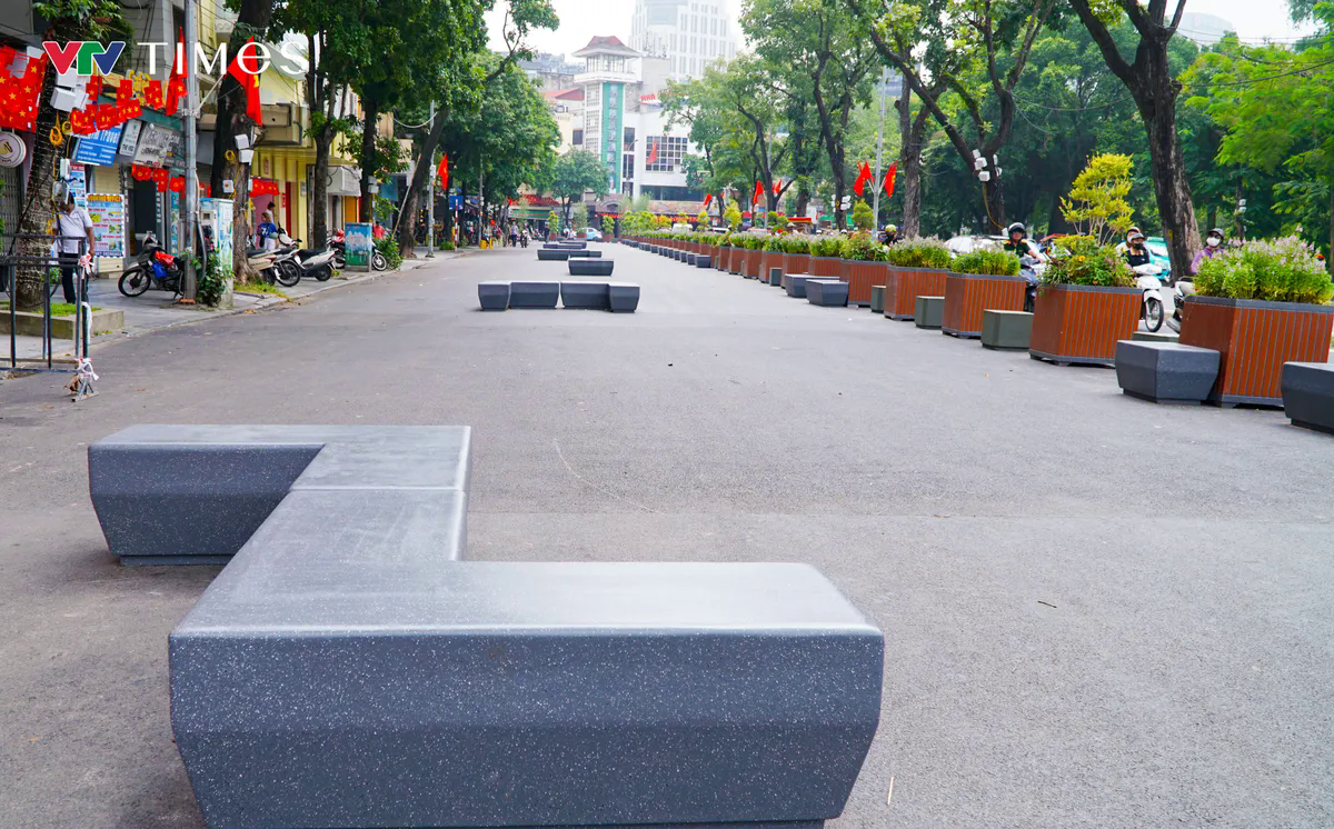 Quảng trường Đông Kinh Nghĩa Thục khoác lên mình diện mạo mới - Ảnh 10