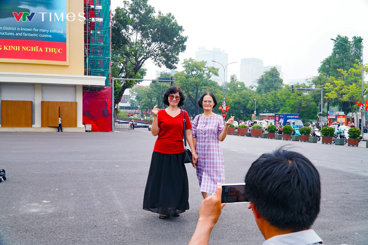 Quảng trường Đông Kinh Nghĩa Thục khoác lên mình diện mạo mới - Ảnh 12