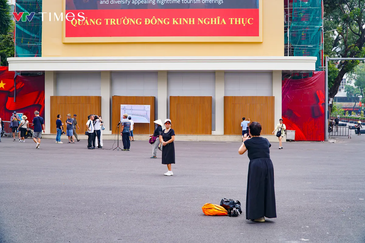 Quảng trường Đông Kinh Nghĩa Thục khoác lên mình diện mạo mới - Ảnh 13