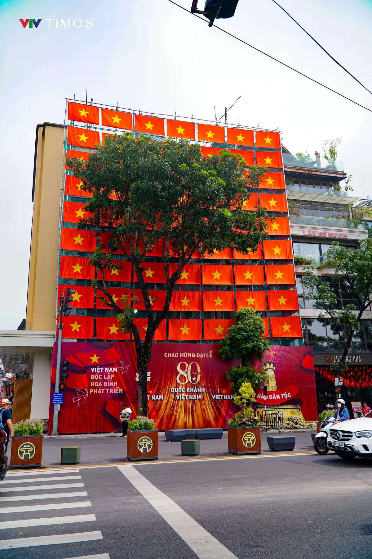 Quảng trường Đông Kinh Nghĩa Thục khoác lên mình diện mạo mới - Ảnh 11