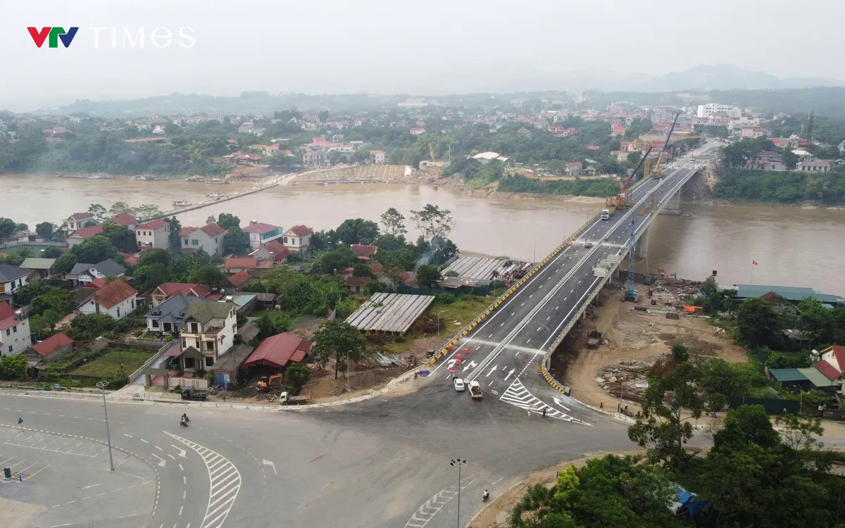 Cầu Phong Châu hoàn thành vượt tiến độ, mở ra kỳ vọng mới - Ảnh 1
